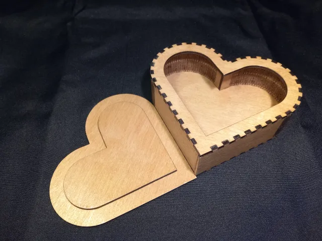 scatola forma cuore 14 cm