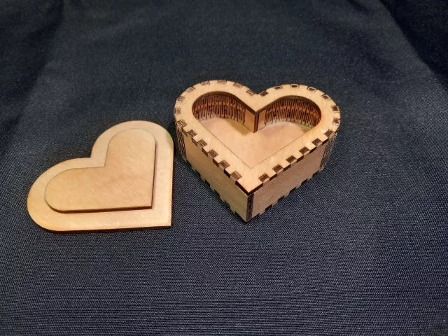 scatola forma cuore 8 cm